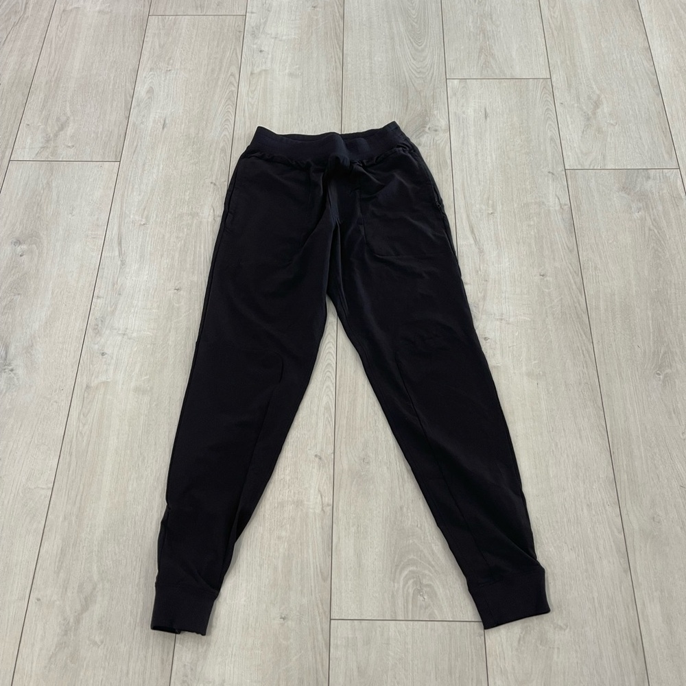 ALO Yoga Black Leggings Tapered Ankle Design
